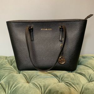 Michael Kors jet set travel black leather tote 👜